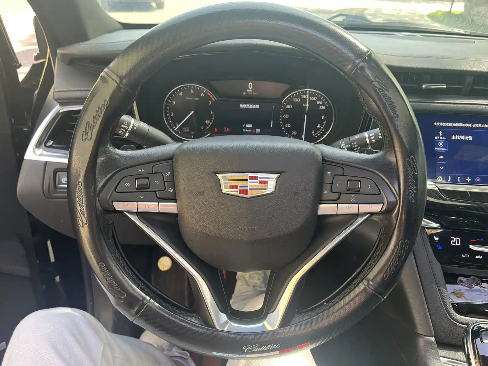 Фото 11 - Cadillac XT6