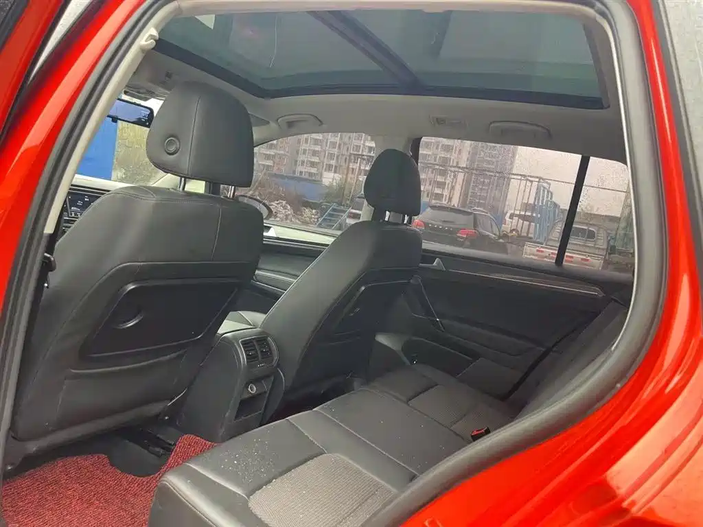 Volkswagen Golf Sportsvan 2018 230TSI Automatic Progressive фото 10