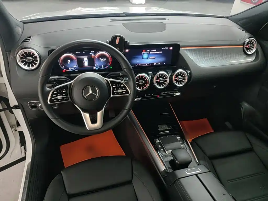 Фото 10 - Mercedes-Benz GLA