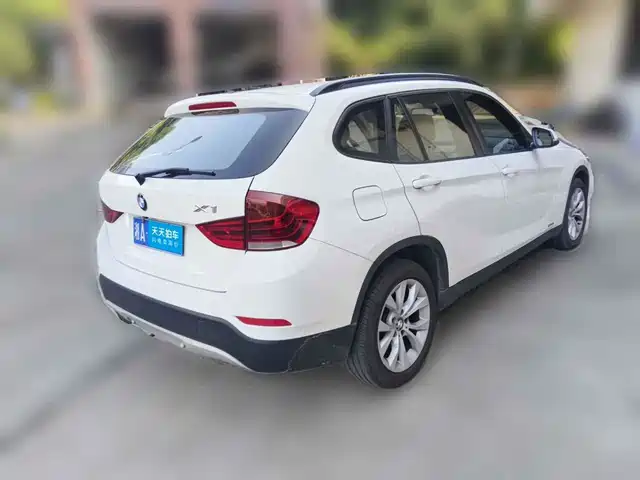 BMW X1 2014 sDrive18i Fashion Edition — фото 2