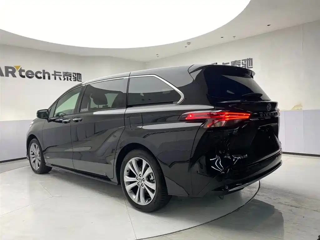 Toyota Sienna 2024 2.5L Hybrid Ultimate Premium Edition фото 7