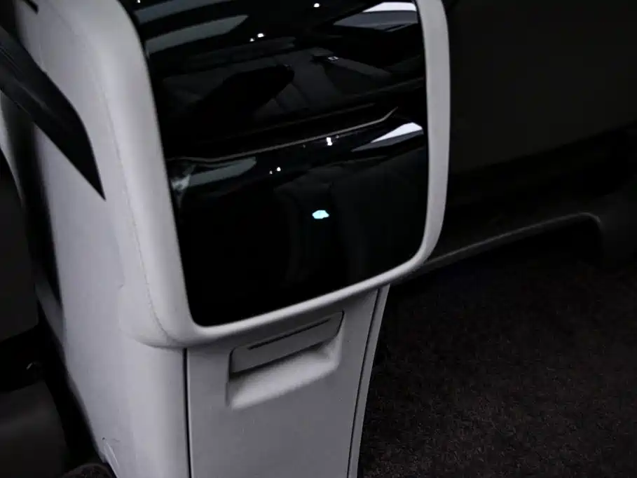 Denza D9 2023 2022 DM-i 970 AWD Flagship