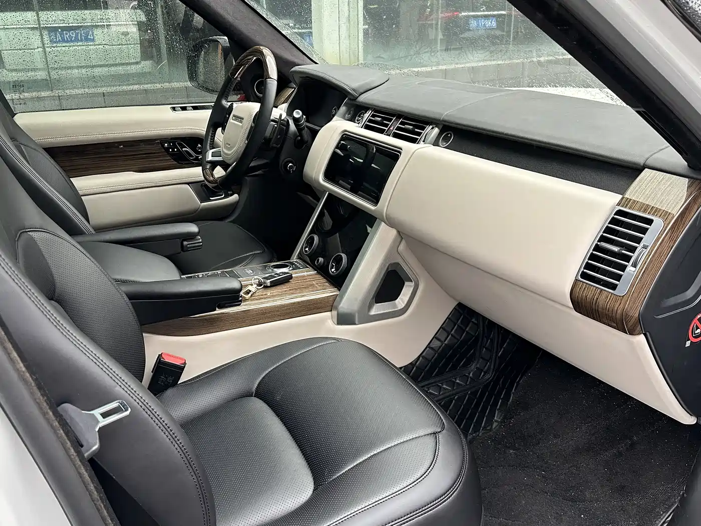 Land Rover Range Rover 2018 3.0 SC V6 Golden Age Edition фото 6