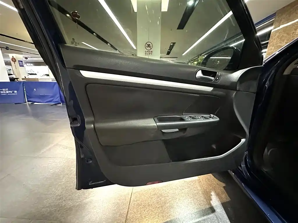 Volkswagen Golf (Import) 2011 1.4TSI Comfort Wagon фото 12