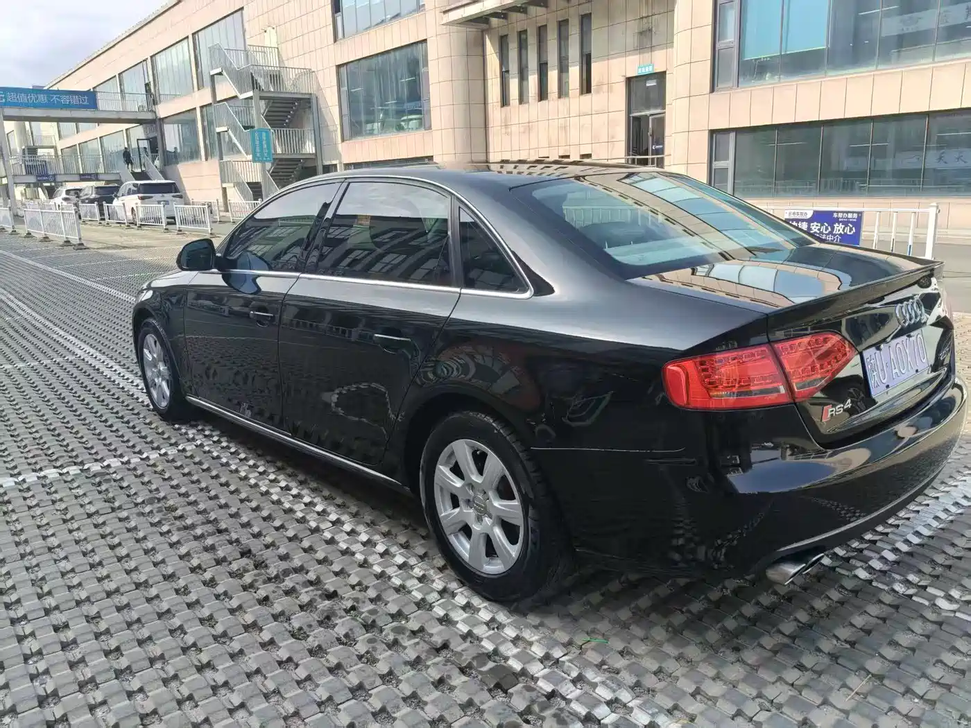 Audi A4L 2010 2.0 TFSI Standard фото 8