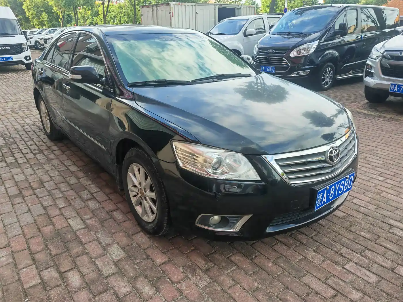Фото 2 - Toyota Camry