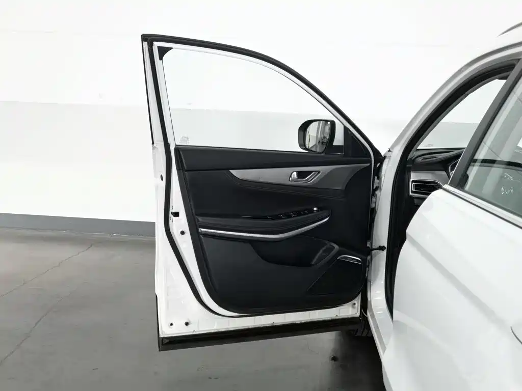 Фото 8 - Changan CS75