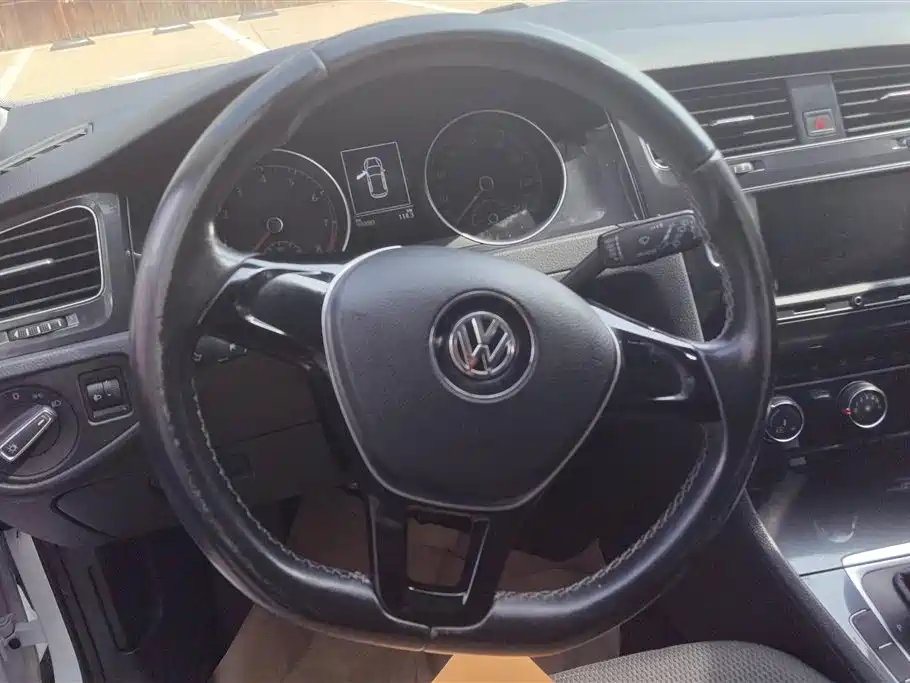 Volkswagen Golf 2017 230TSI Auto Comfort Millionth Anniversary Edition фото 15