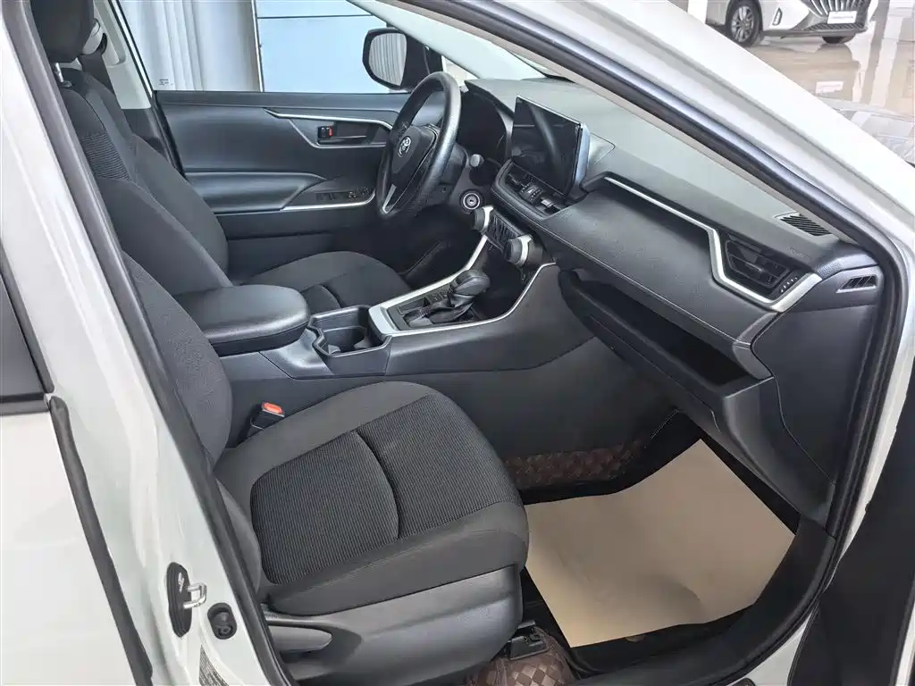 Toyota RAV4 Rongfang 2023 2.0L CVT 2WD Urban Edition фото 16