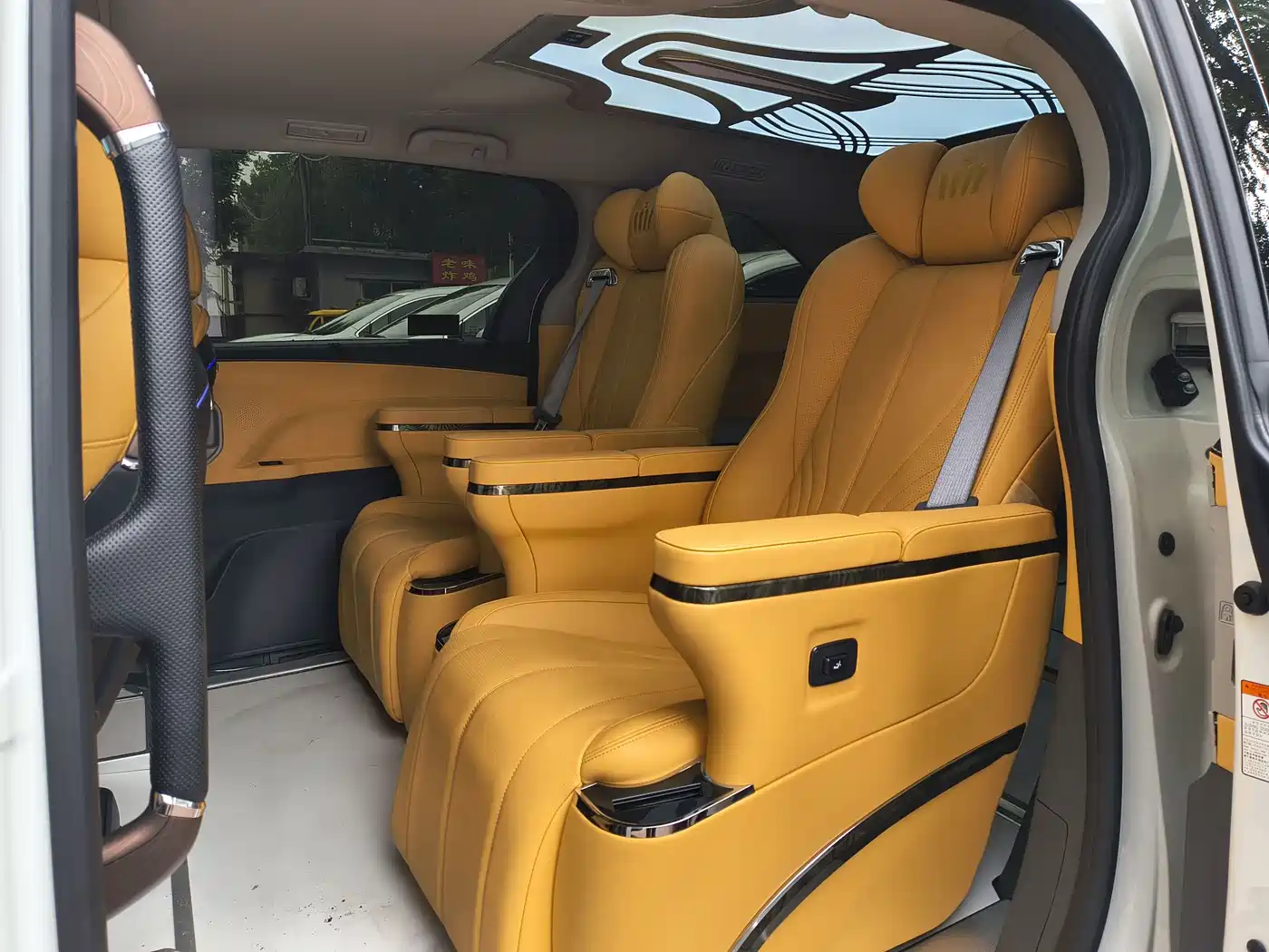 Toyota Granvia 2024 2.5L Hybrid Comfort фото 17