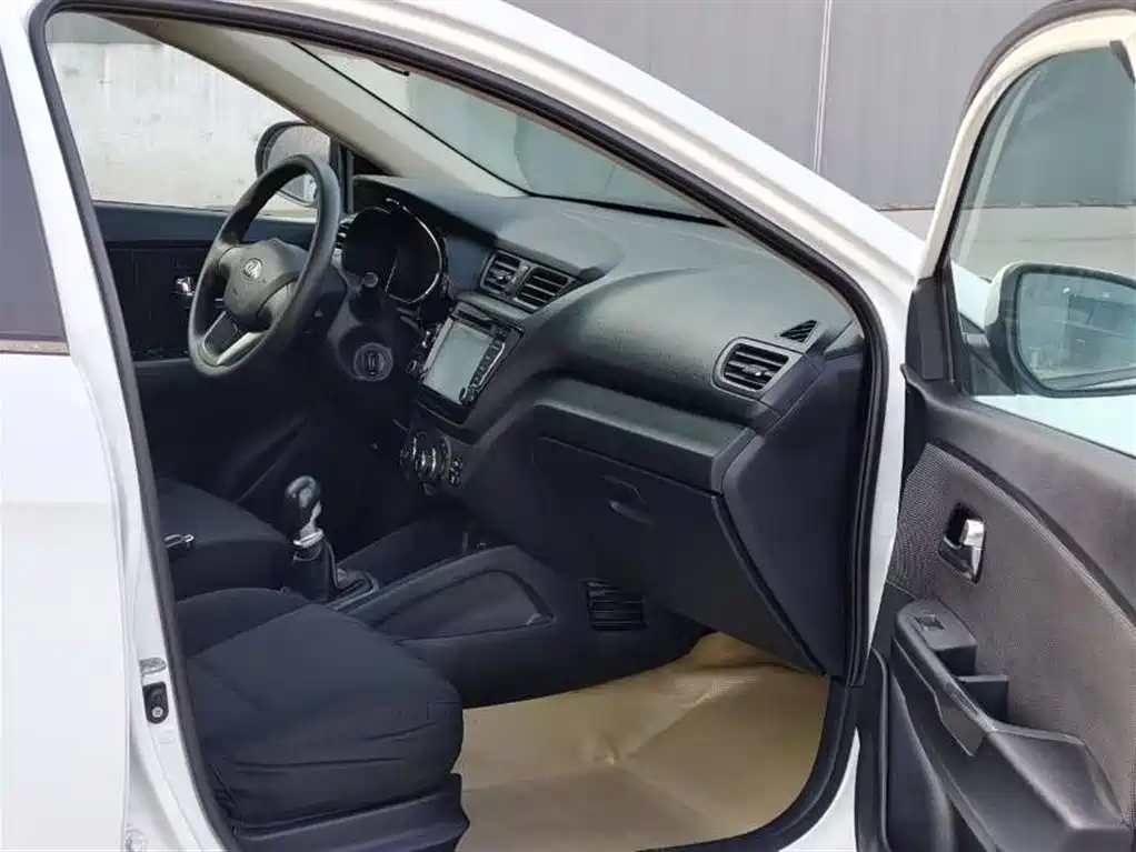 Kia K2 2012 Sedan 1.4L MT GL Commemorative Edition фото 8
