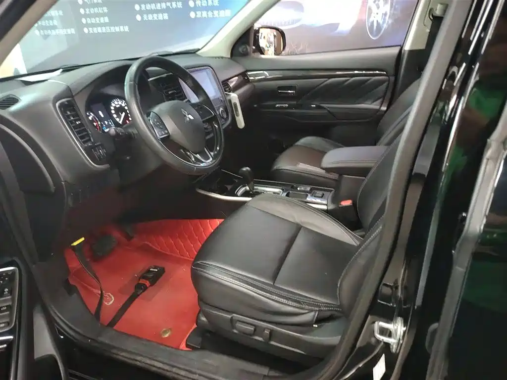 MITSUBISHI OUTLANDER