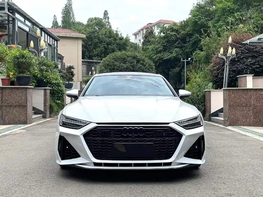 Фото 2 - Audi A7L
