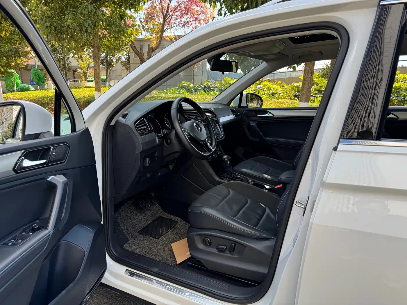 Volkswagen Tiguan L 2021 330TSI Automatic 2WD Smart фото 8