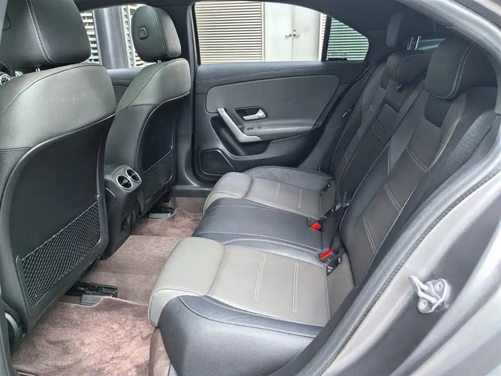 Mercedes-Benz A-Class AMG 2023 Model Year AMG A 35 L 4MATIC фото 4