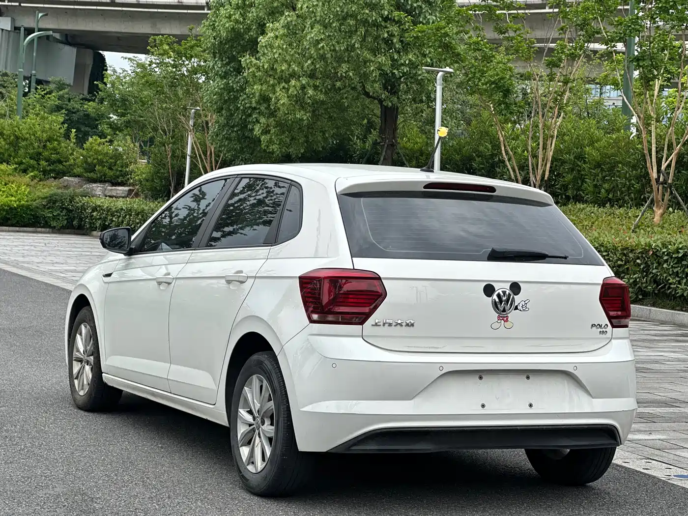 VOLKSWAGEN POLO