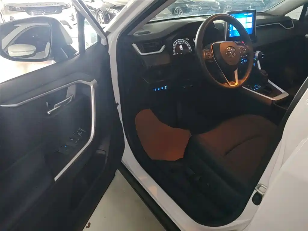 Toyota RAV4 Rongfang 2022 2.0L CVT 2WD Trend Edition фото 16