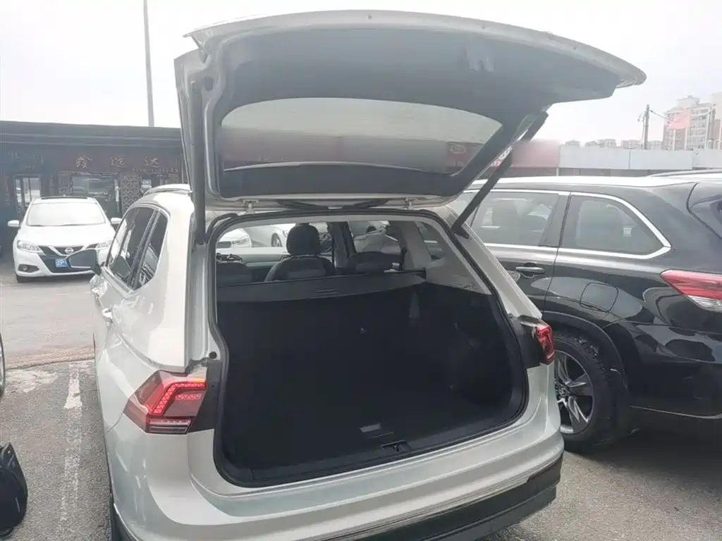 Volkswagen Tiguan L 2018 380TSI Automatic AWD Flagship Edition фото 19