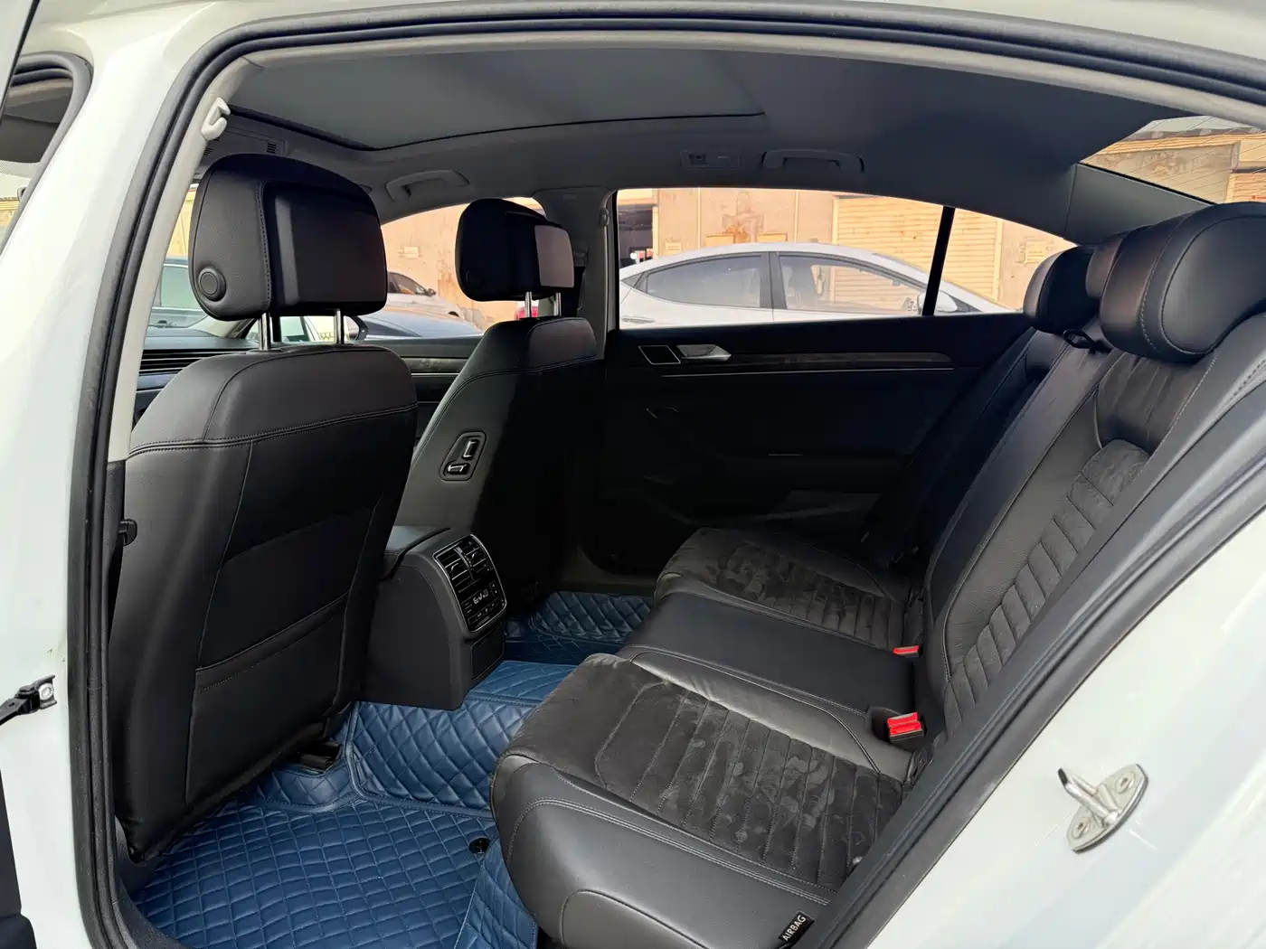 Volkswagen Magotan 2017 330TSI DSG Luxury фото 8