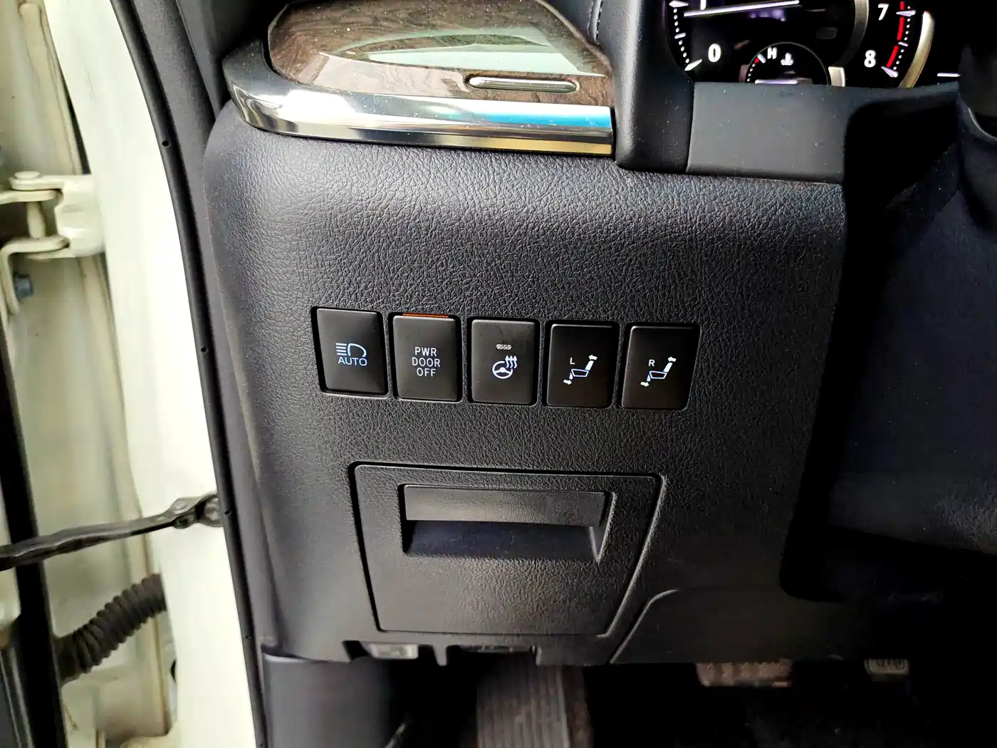 Фото 14 - Toyota Alphard