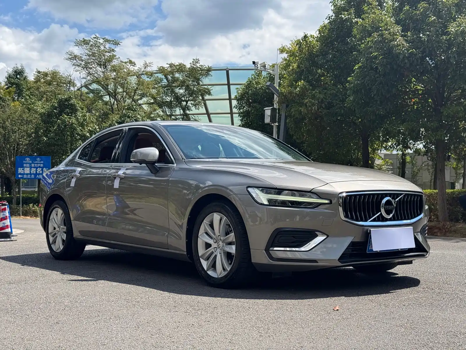 Фото 3 - Volvo S60