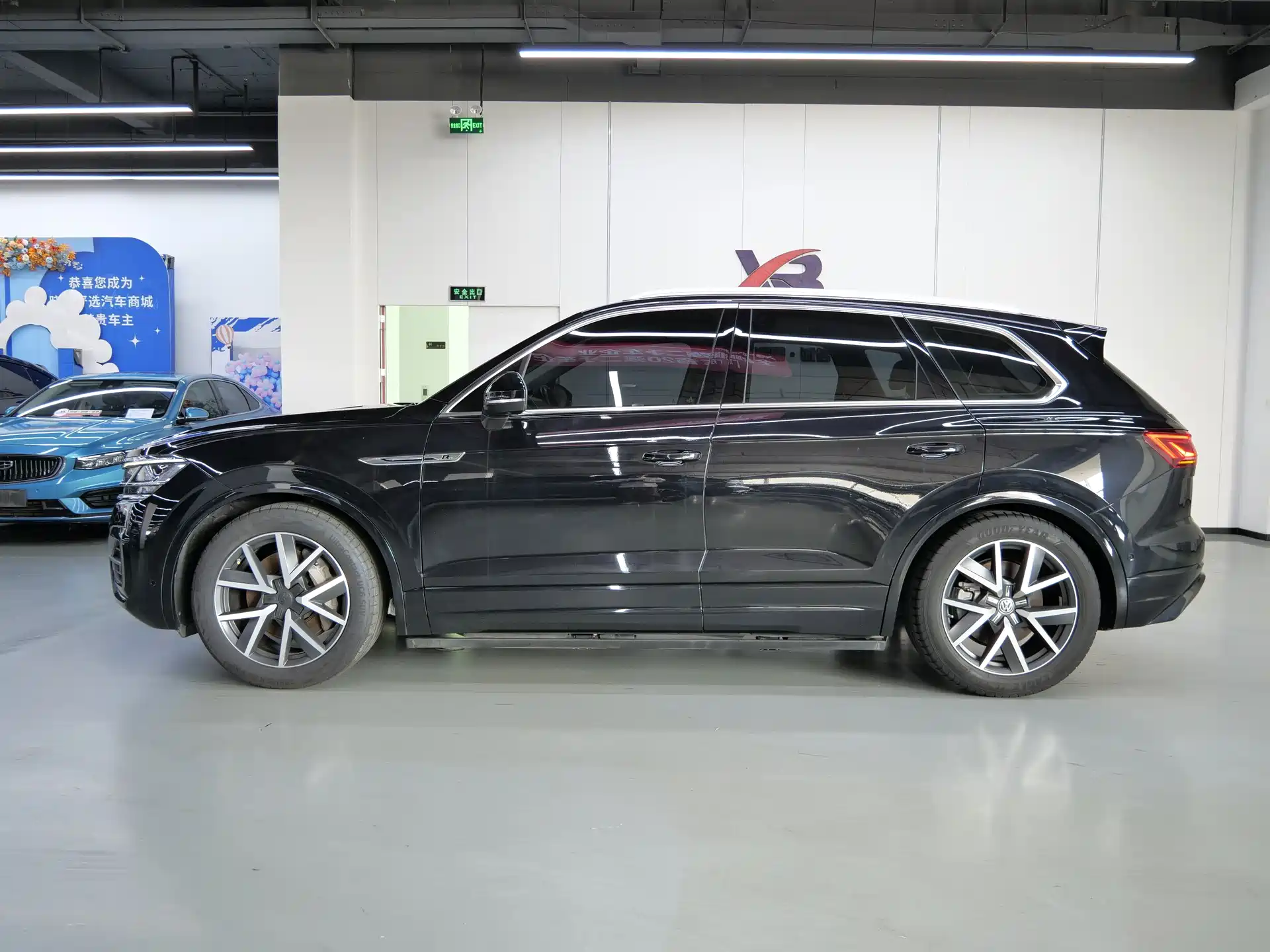 Фото 3 - Volkswagen Touareg