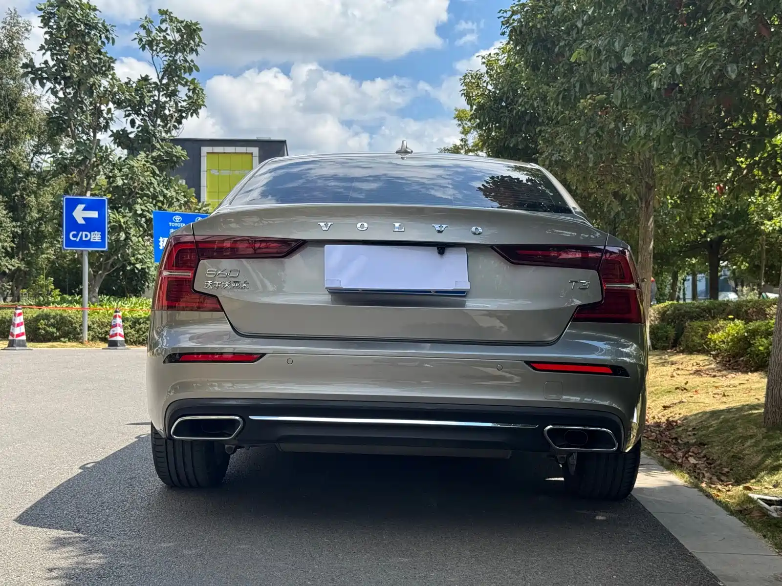 Фото 8 - Volvo S60
