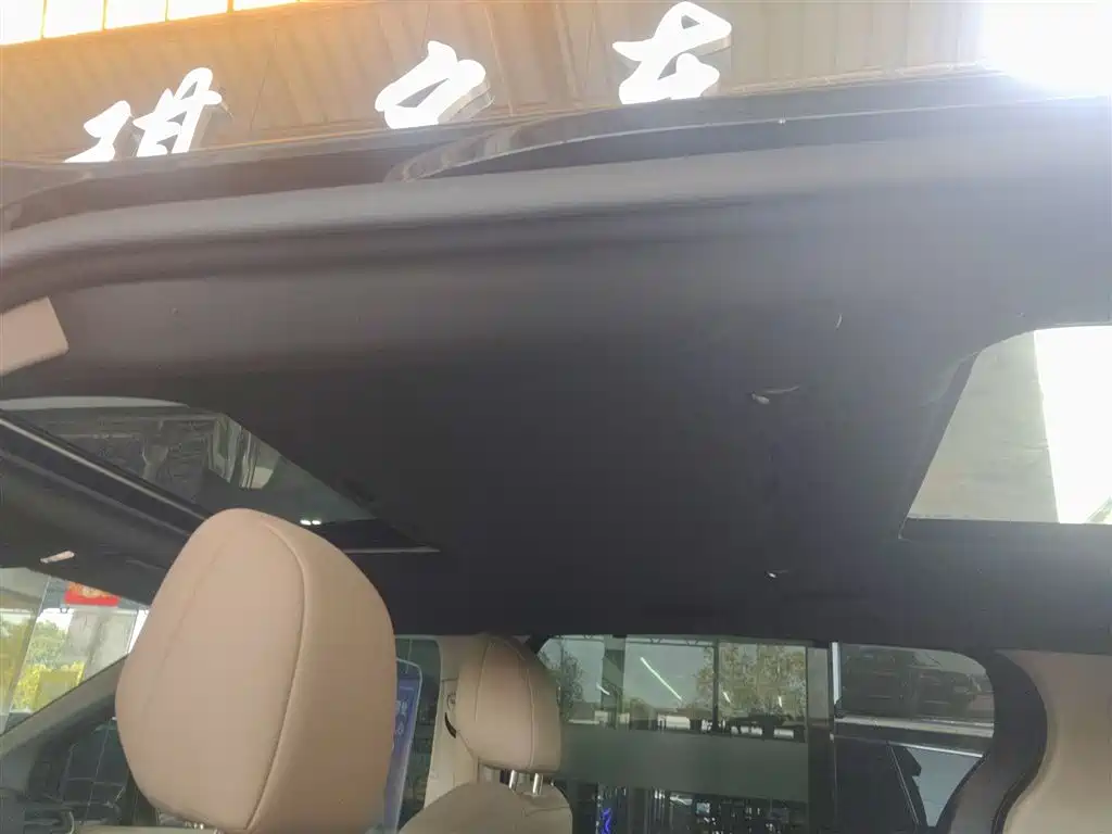 Toyota Granvia 2022 2.5L Hybrid Noble Edition фото 8