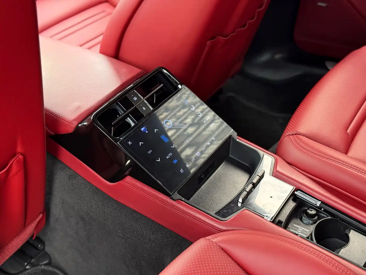 Porsche Panamera 2014 Panamera 4 3.0T фото 12