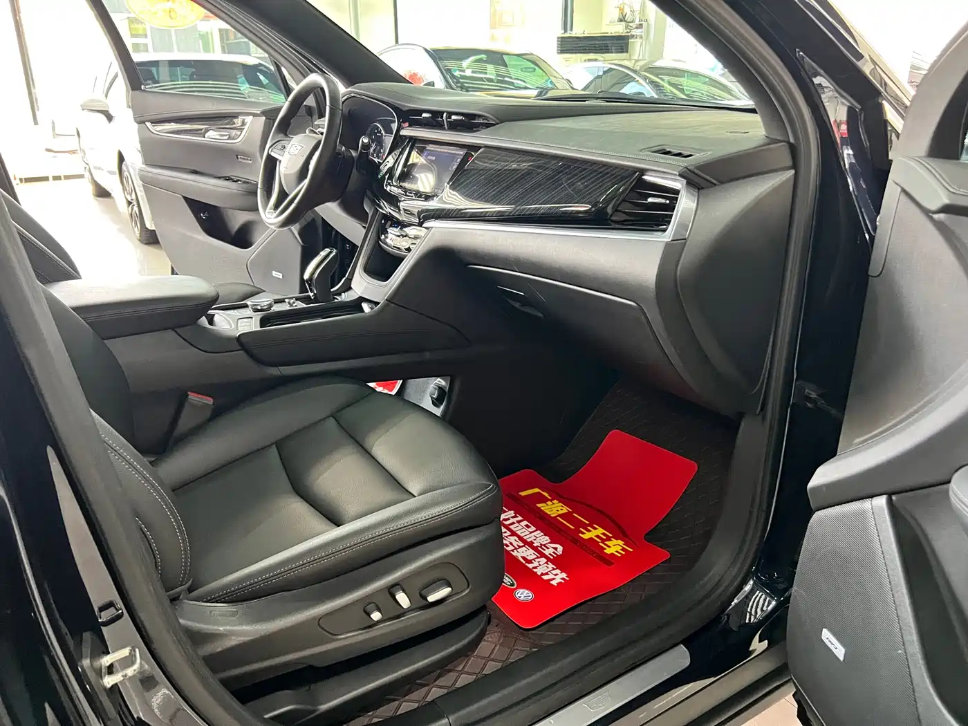 CADILLAC XT6