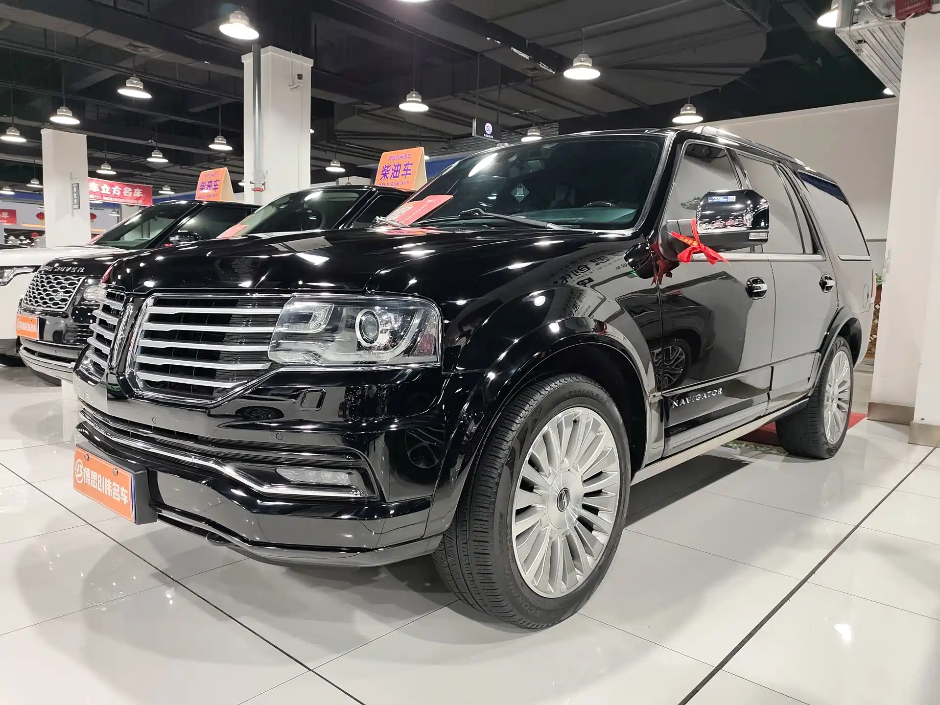 Фото 1 - Lincoln Navigator