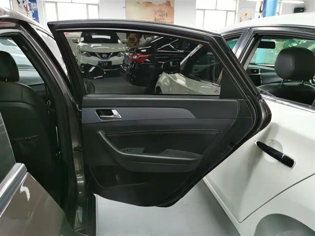 Hyundai Sonata 2015 1.6T GLS Smart фото 27