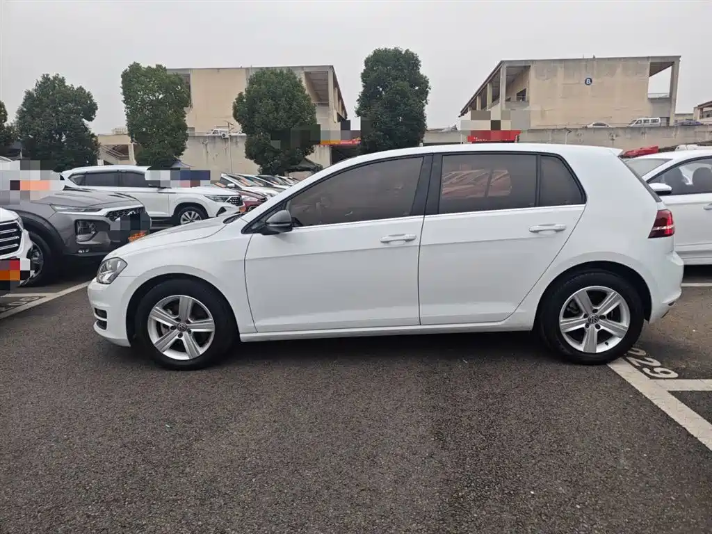 Volkswagen Golf 2017 1.6L Auto Comfort Millionth Edition фото 5