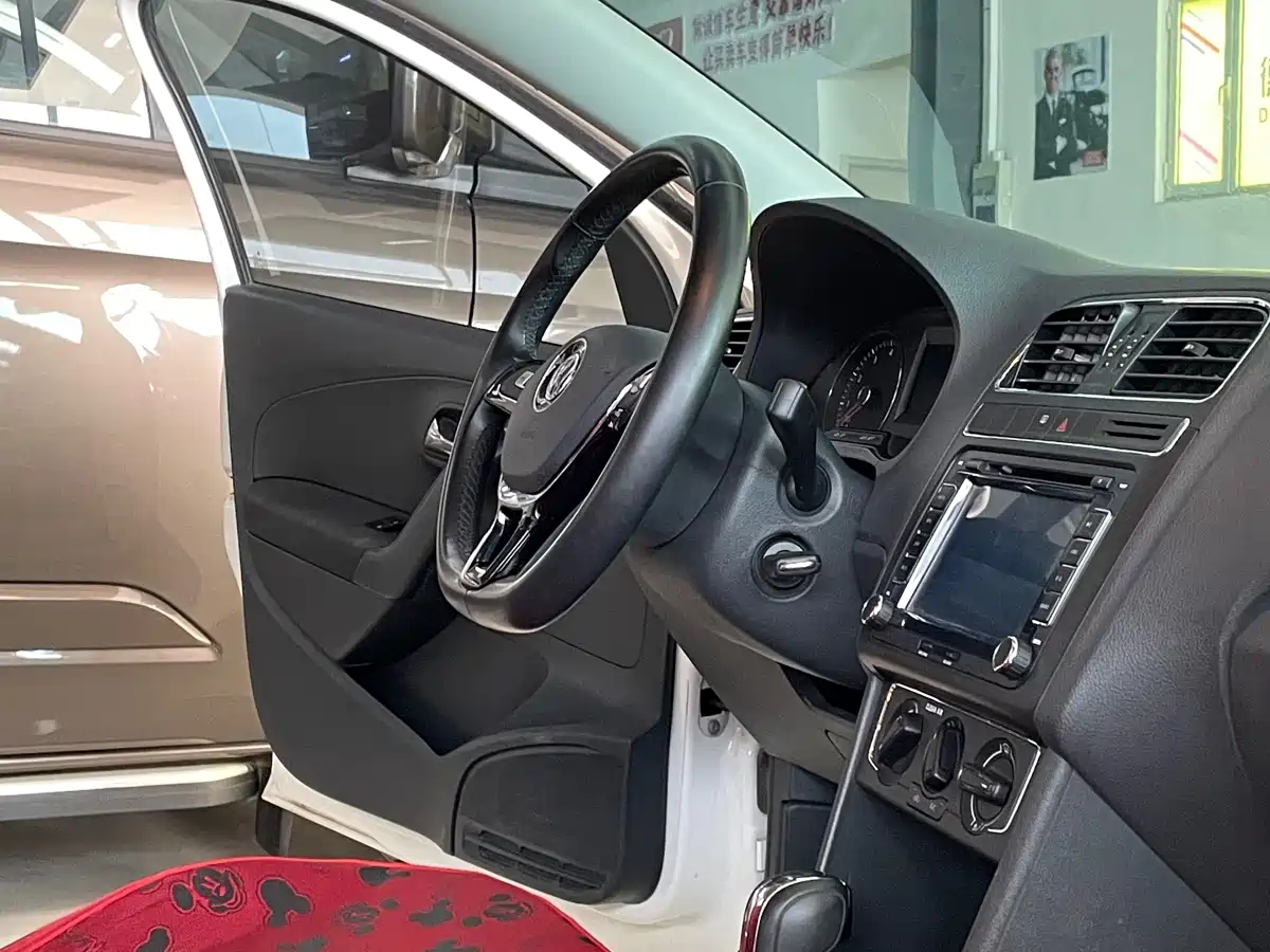 Volkswagen Polo 2016 1.6L Automatic Comfort фото 8