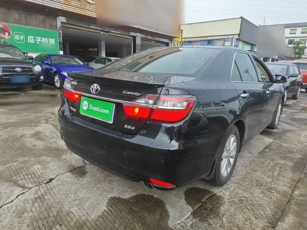 Фото 7 - Toyota Camry