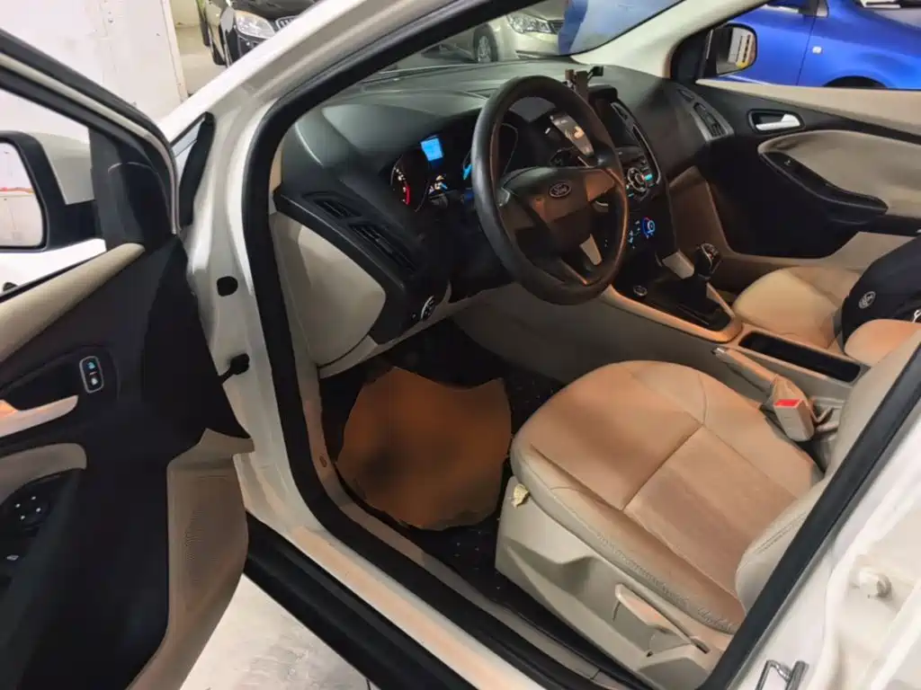 Photo 16 - Ford Focus