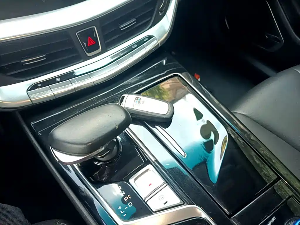 Фото 9 - Geely Borui PHEV