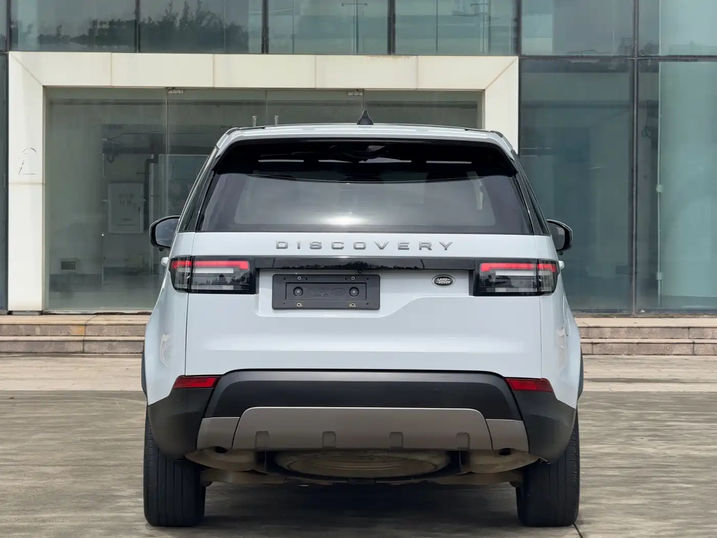 Land Rover Discovery 2018 2.0T SE фото 5