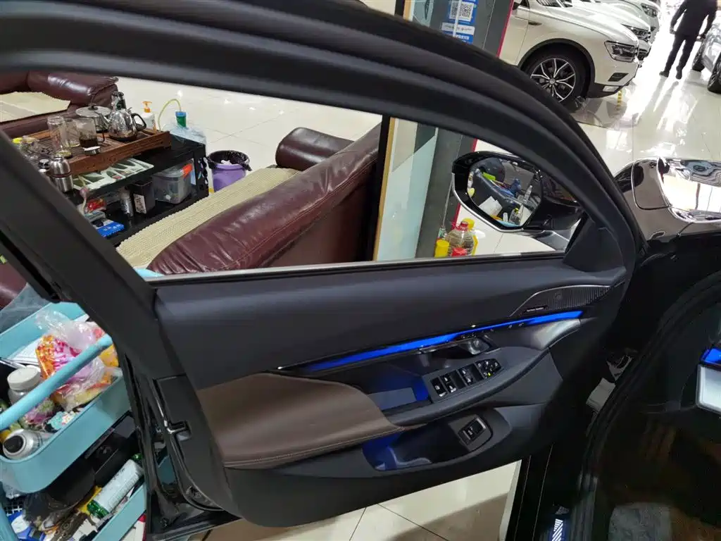BMW 5 Series 2024 530Li Leading M Sport Package фото 15
