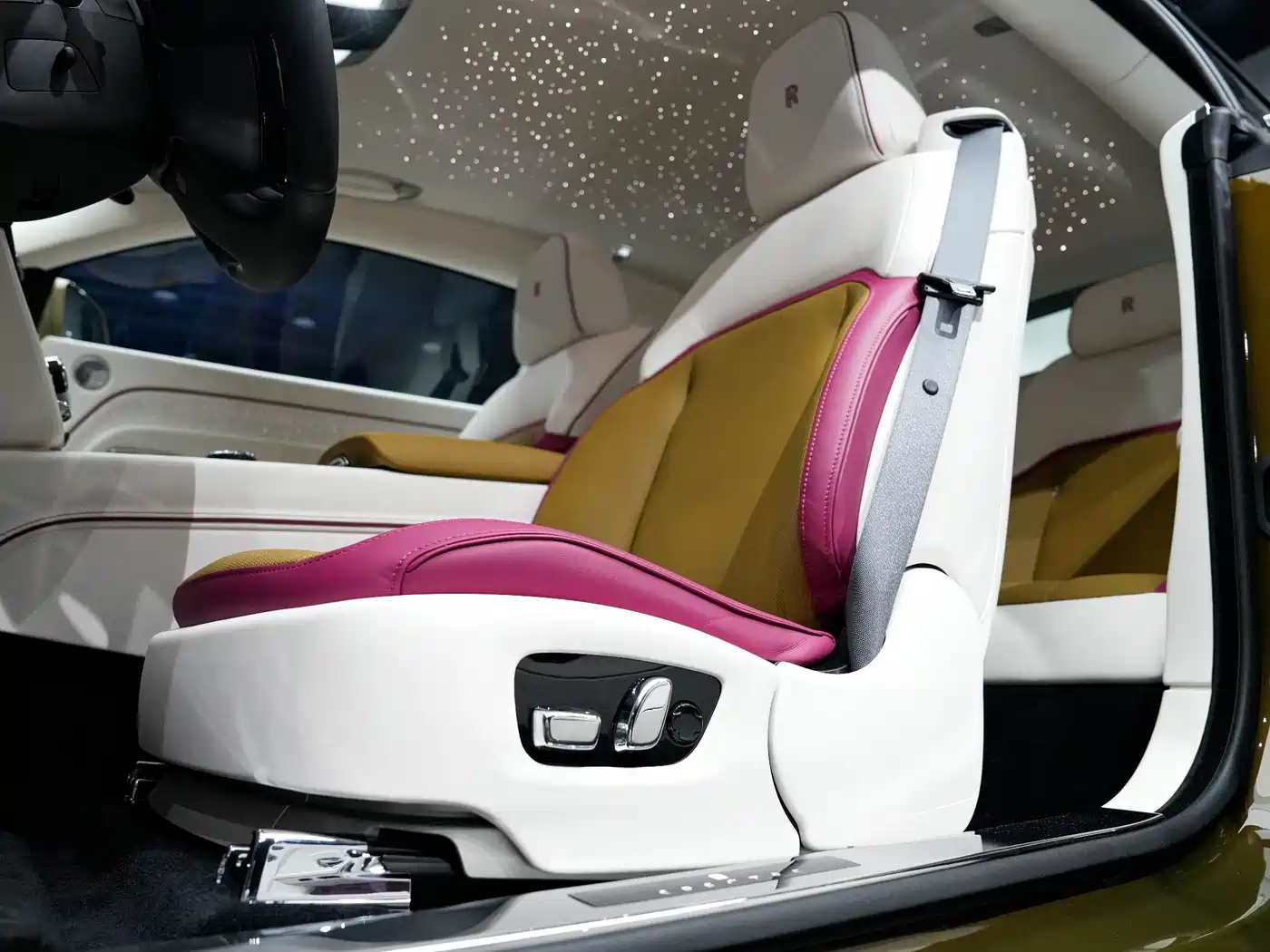 Rolls-Royce Spectre 2024 Standard Model фото 17