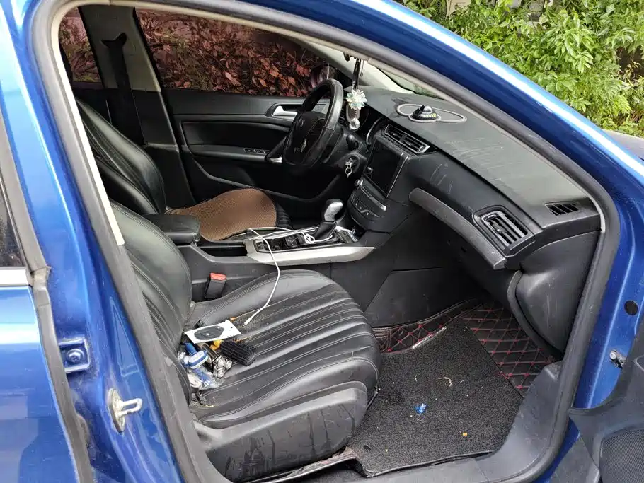 Photo 8 - Peugeot 408