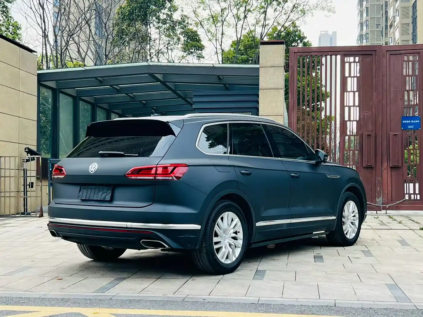 VOLKSWAGEN TOUAREG