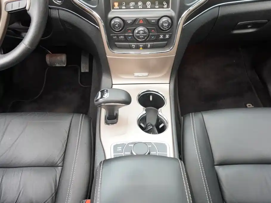 Фото 7 - Jeep Grand Cherokee (Import)