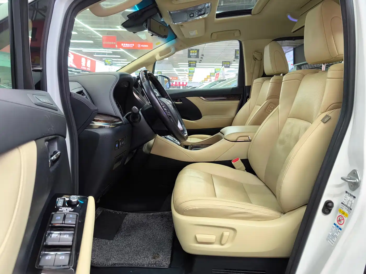 Toyota Alphard 2019 Hybrid 2.5L Luxury фото 13