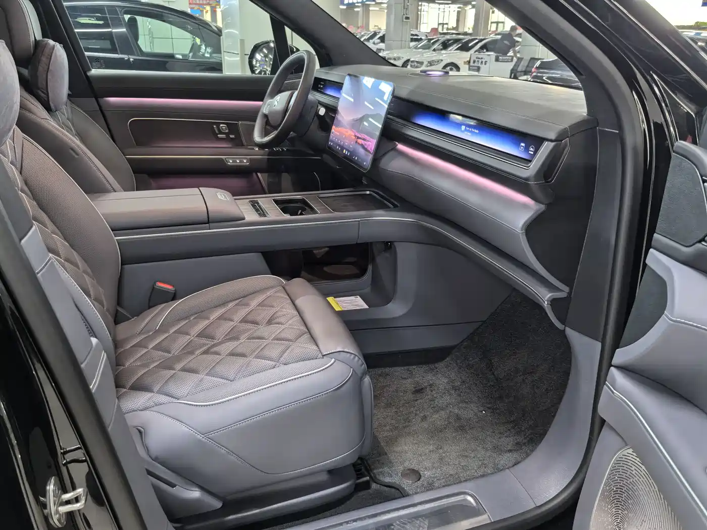 NIO ES8 2025 Model 6-Seat Executive Luxury Edition фото 19