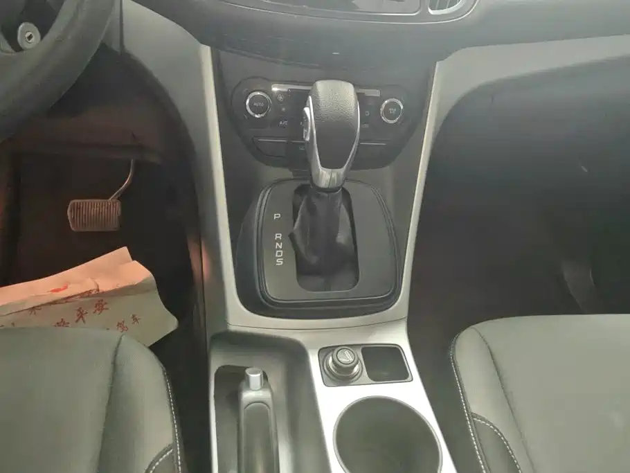 Фото 16 - Ford Kuga