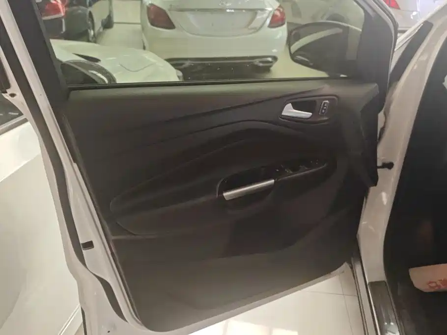 Фото 7 - Ford Kuga