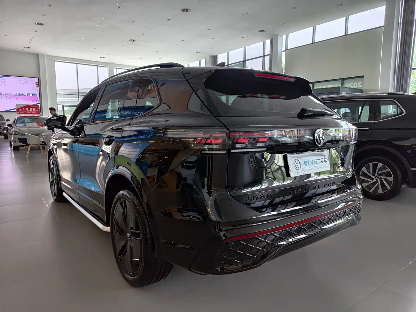 Volkswagen Tiguan L 2024 PRO 380TSI 4WD R-Line Premium Edition фото 16