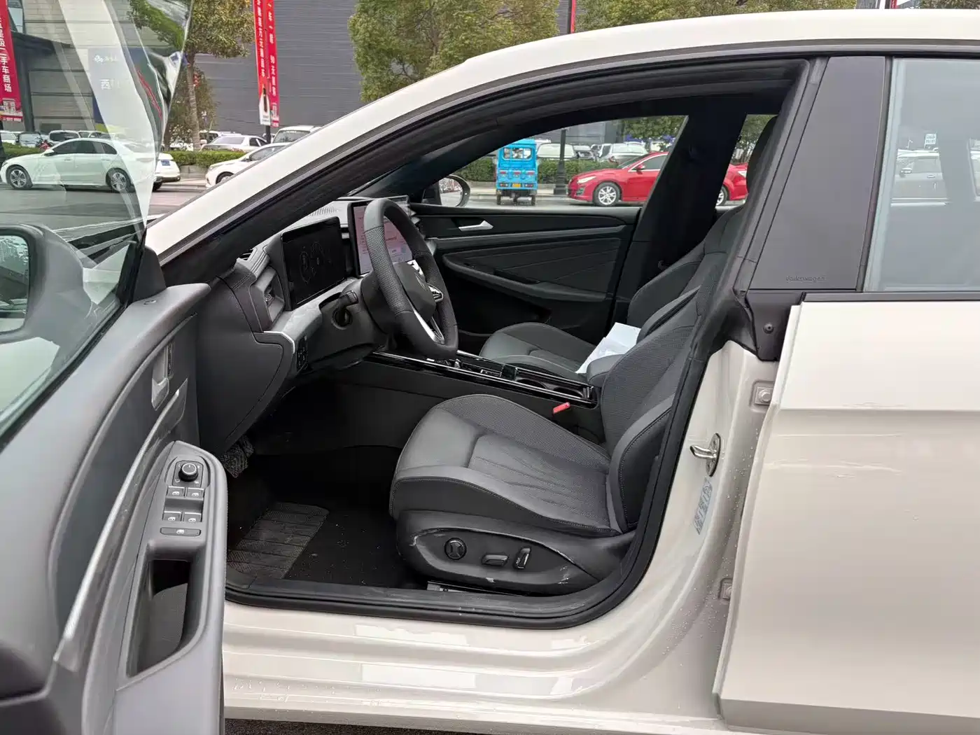 Volkswagen Lamando 2025 Lamando L 2.0T Base фото 6