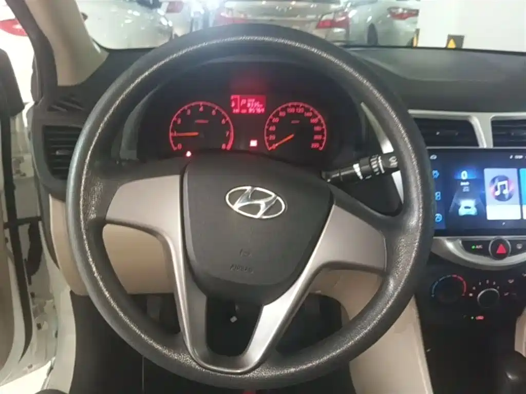 Hyundai Verna 2016 1.4L Automatic Smart GLS фото 11